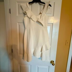 Elegant White Ruffle Dress BCBG NEVER WORN